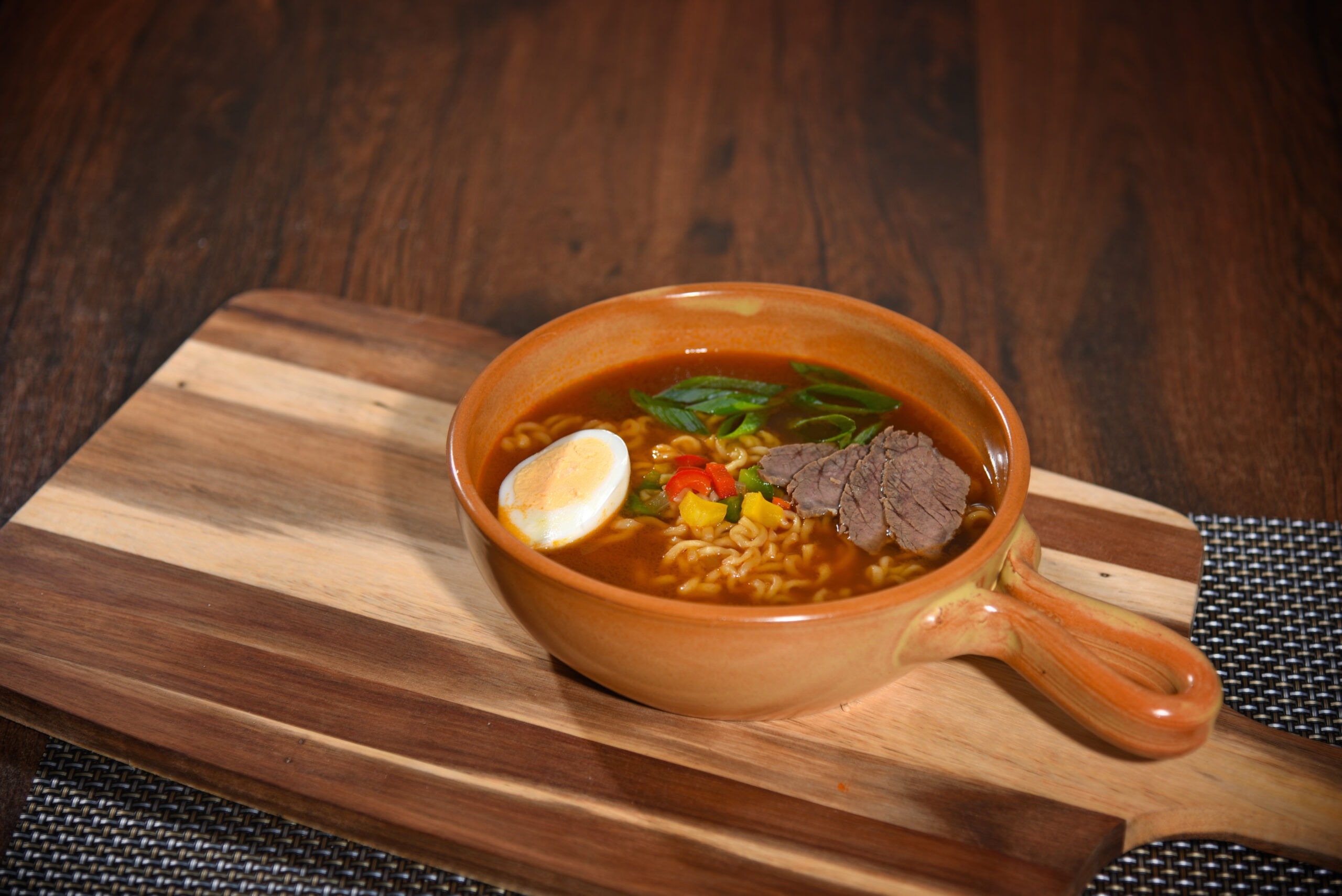 Ramen scharf (Japanische Nudelsuppe)